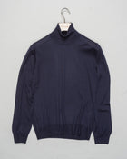 Art. 43163/15390
Col 598 / Navy
Composition 70%ws, 30%se
Made in Italy Gran Sasso Cashmere & Silk Rollneck / Navy