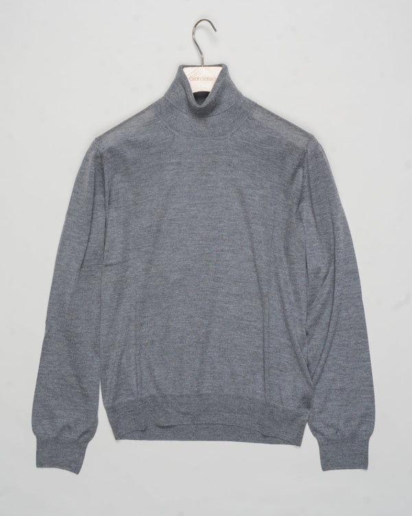 Art. 43163/15390
Col 080 / Light grey
Composition 70%ws, 30%se
Made in Italy Gran Sasso Cashmere &amp; Silk Rollneck / Grey
