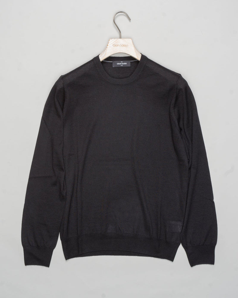 Art. 43167/15390
Col 099 / Black
Composition 70%ws, 30%se
Made in Italy Gran Sasso Cashmere &amp; Silk Crewneck / Black