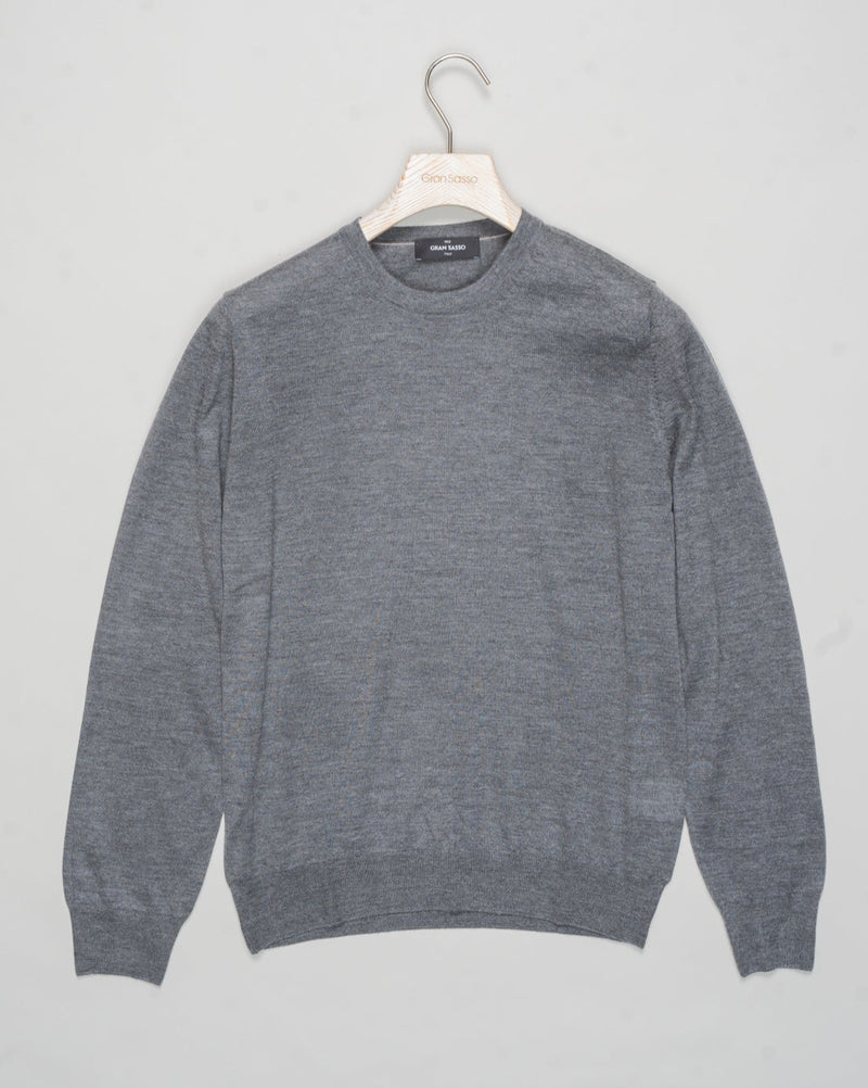 Art. 43167/15390
Col 080/Light grey
Composition 70%ws, 30%se
Made in Italy Gran Sasso Cashmere &amp; Silk Crewneck / Grey