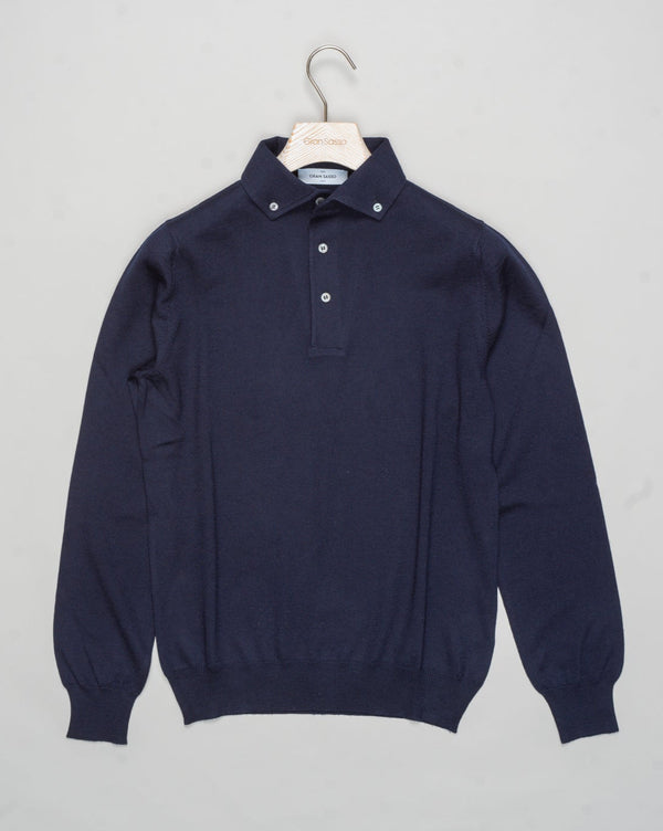 Art. 57163/14293
Col 598 / Navy
Composition: 100% wool
Made in Italy Gran Sasso Merino Button-Down Polo / Navy