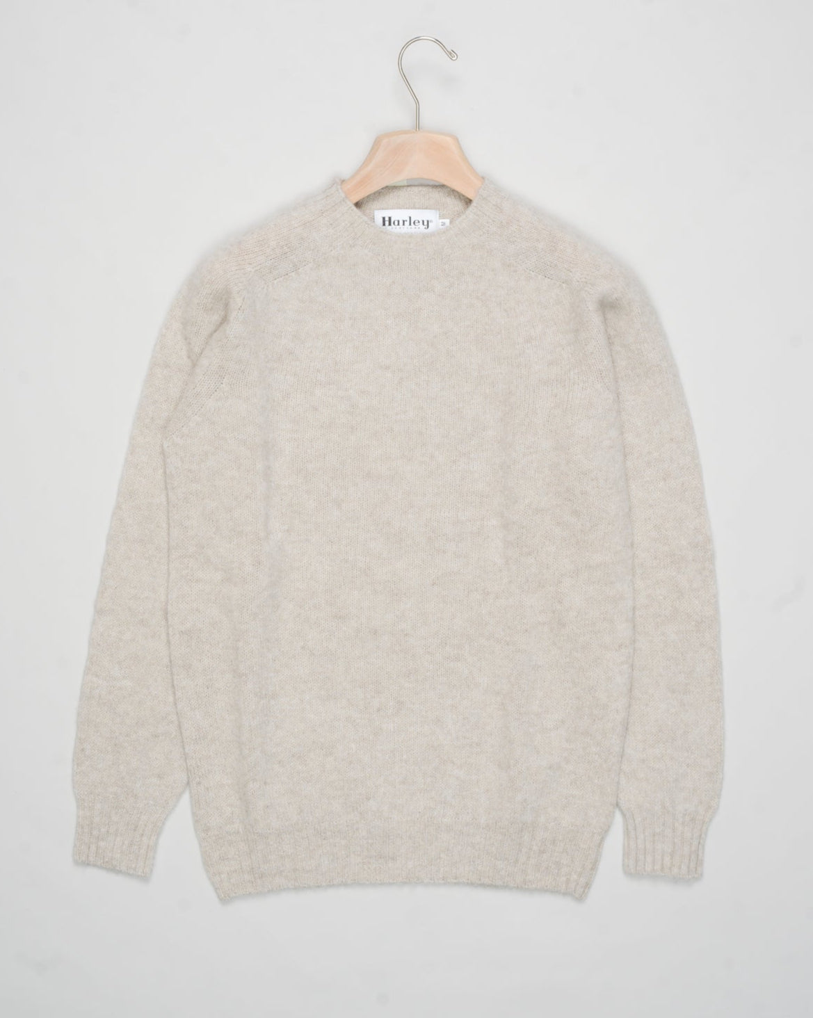 Composition: 100% Pure new wool
Article: 3834/7 Shaggy
Color: Vellum / Natural&nbsp;
Made in Scotland Harley of Scotland Shaggy Crew Neck / Vellum