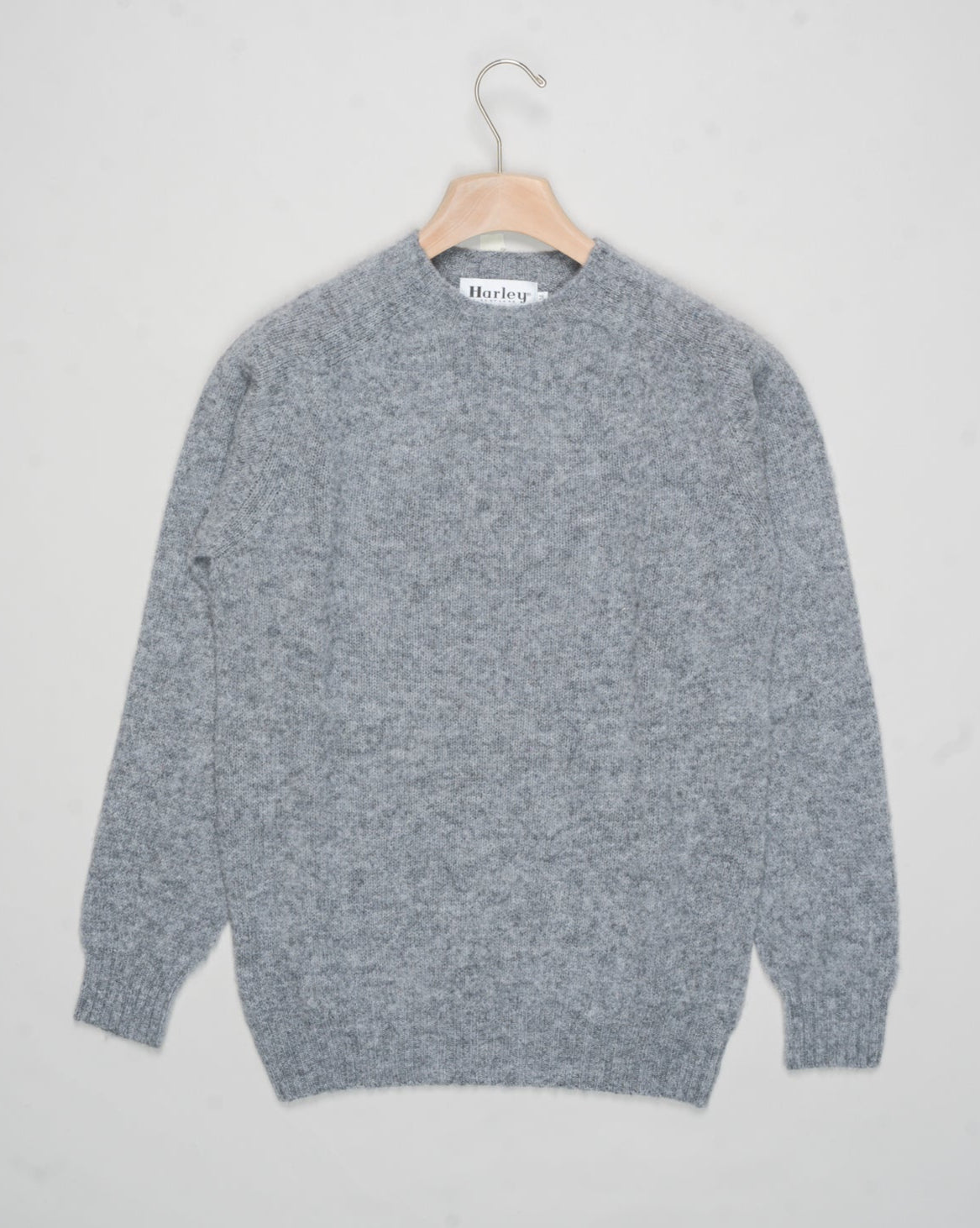 Composition: 100% Pure new wool
Made in Scotland
Article: 3834/7 Shaggy
Color: Mid Grey Harley of Scotland Shaggy Crew Neck / Mid Grey