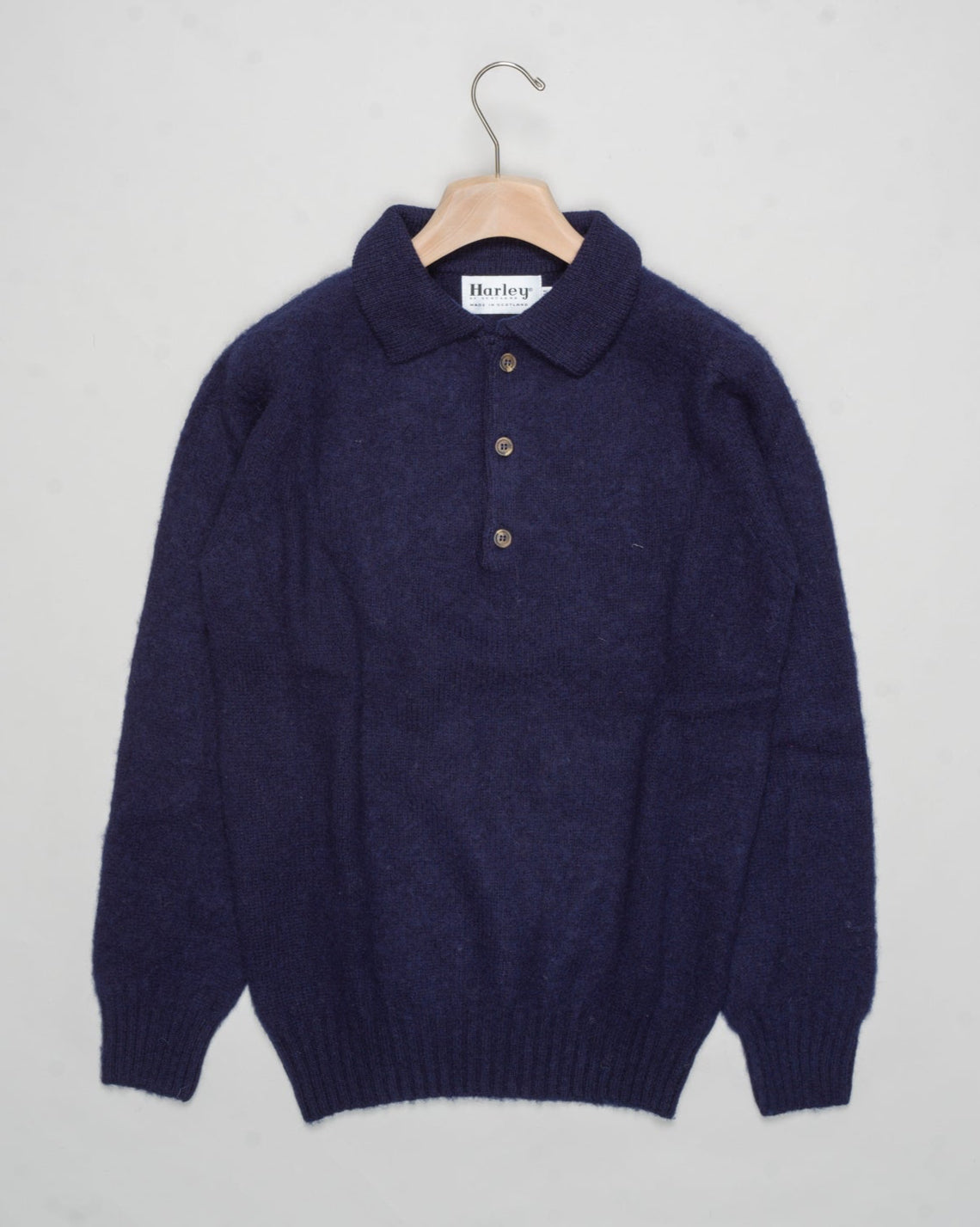 Composition: 100% Pure new wool
Article: 5234 / Eton Shaggy
Color: Navy
Made in Scotland Harley of Scotland Shaggy Polo / Navy