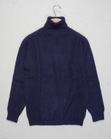 Composition: 100% Pure new wool
Made in Scotland
Article: 3834/5 Shaggy
Color: Navy Harley of Scotland Shaggy Roll Neck / Navy