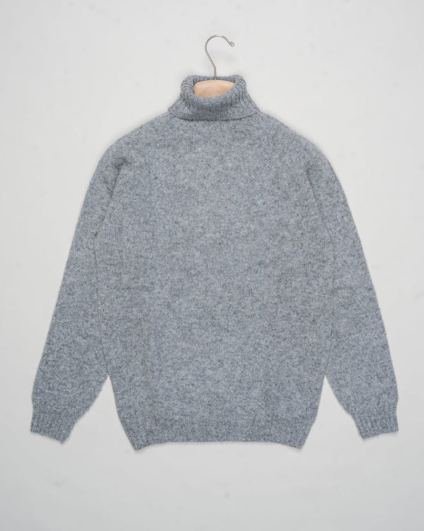 Composition: 100% Pure new wool
Made in Scotland
Article: 3834/5 Shaggy
Color: Mid Grey Harley of Scotland Shaggy Roll Neck / Mid Grey