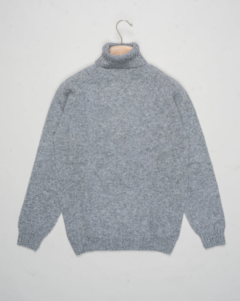 Composition: 100% Pure new wool
Made in Scotland
Article: 3834/5 Shaggy
Color: Mid Grey Harley of Scotland Shaggy Roll Neck / Mid Grey