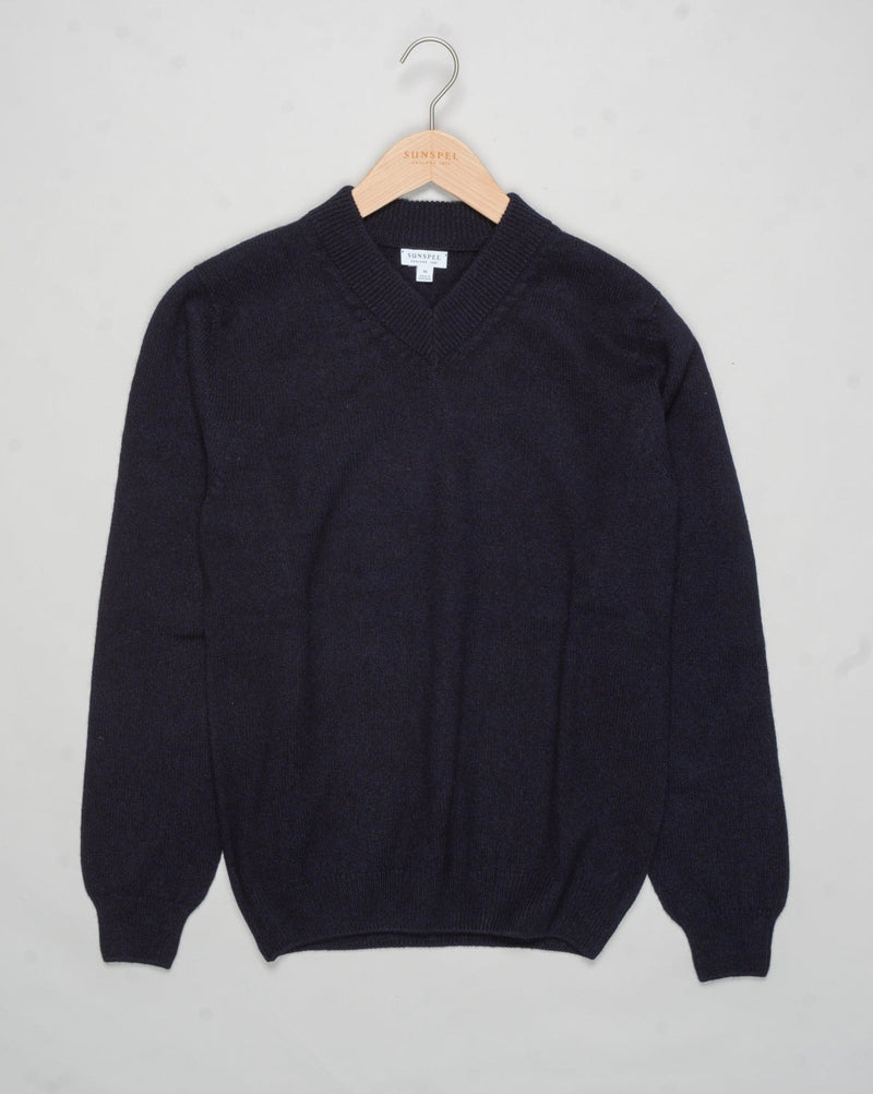 Product code: MJUM8294-BUFA

Made in Scotland
100% Super Geelong Lambswool
Cool hand wash
Do not tumble dry
Dry cleanable Sunspel Lambswool V-Neck Jumper / Dark Navy