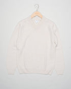 Product code: MJUM8294-WHIC

Made in Scotland
100% Super Geelong Lambswool
Cool hand wash
Do not tumble dry
Dry cleanable Sunspel Lambswool V-Neck Jumper / Oatmeal Melange