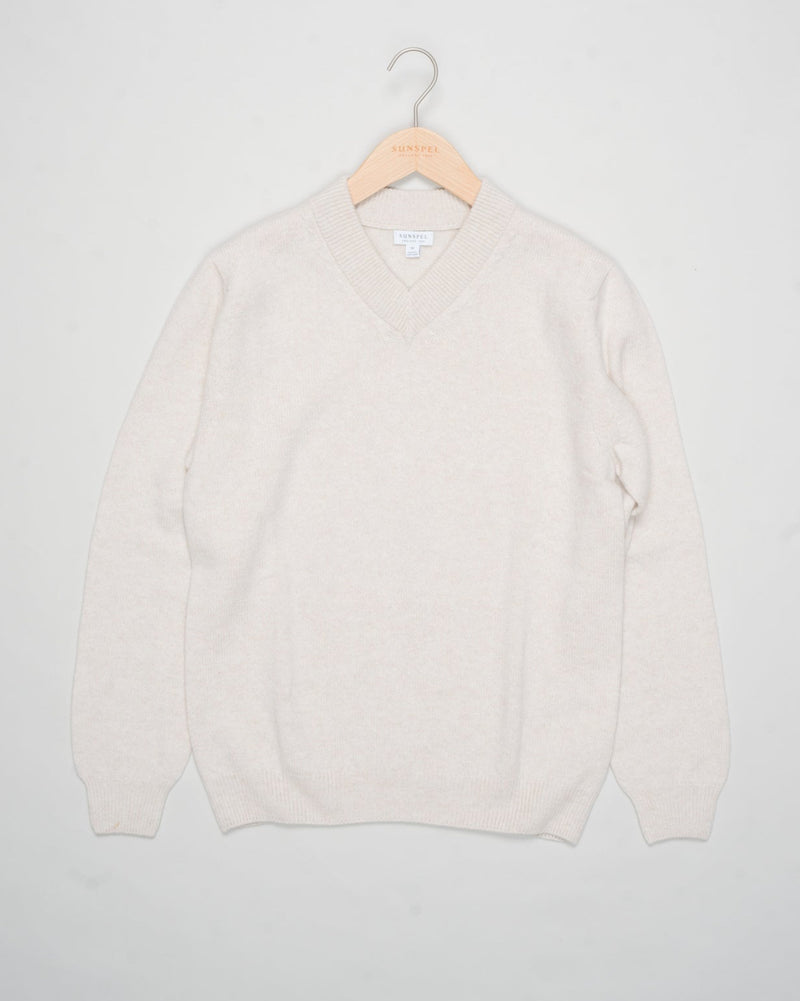 Product code: MJUM8294-WHIC

Made in Scotland
100% Super Geelong Lambswool
Cool hand wash
Do not tumble dry
Dry cleanable Sunspel Lambswool V-Neck Jumper / Oatmeal Melange