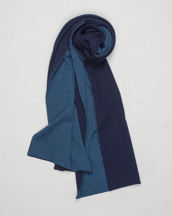 Measurements: L: 194cm W: 40cm
Article: 57123 / 15564
Color: 598 / Navy &amp; Blue
Composition: 100% Cashmere
Made in Italy Gran Sasso Double Face Cashmere Scarf / Navy &amp; Blue