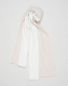 Measurements: L: 194cm W: 40cm
Article: 57123 / 15564
Color: 113 / Light Beige &amp; Off White
Composition: 100% Cashmere
Made in Italy Gran Sasso Double Face Cashmere Scarf / Light Beige &amp; Off White