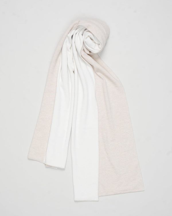 Measurements: L: 194cm W: 40cm
Article: 57123 / 15564
Color: 113 / Light Beige &amp; Off White
Composition: 100% Cashmere
Made in Italy Gran Sasso Double Face Cashmere Scarf / Light Beige &amp; Off White