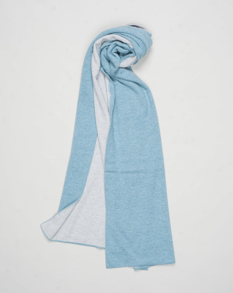 Measurements: L: 194cm W: 40cm
Article: 57123 / 15564
Color: 523 / Light Blue &amp; Light Grey
Composition: 100% Cashmere
Made in Italy Gran Sasso Double Face Cashmere Scarf / Light Blue &amp; Light Grey