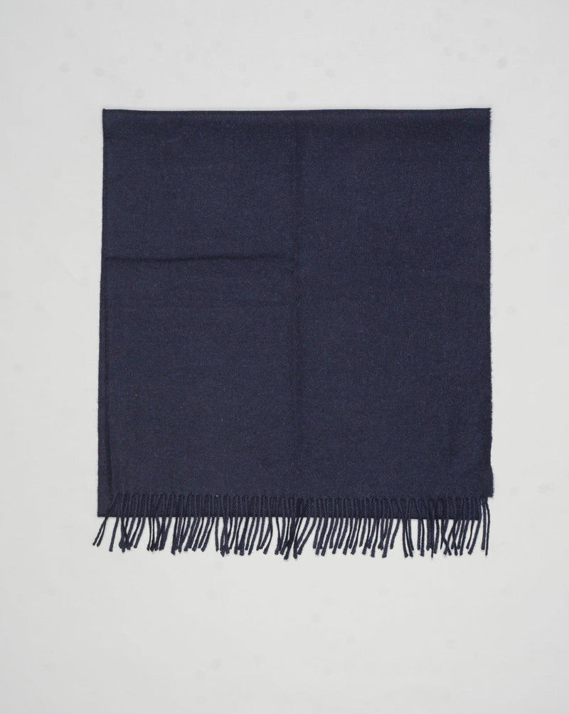 Size: 210cm x 48cm
Article: 93100 / 91000
Color: 598 / Navy&nbsp;
Composition 100% Cashmere
Made in Italy Gran Sasso Cashmere Scarf / Navy