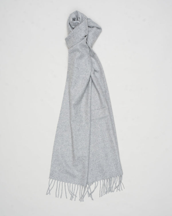Size: 210cm x 48cm
Article: 93100 / 91000
Color: 050 / Light Grey
Composition 100% Cashmere
Made in Italy Gran Sasso Cashmere Scarf / Light Grey