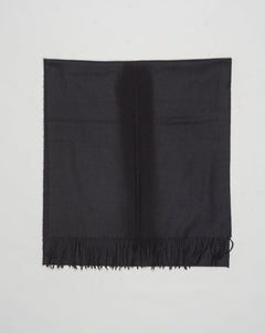 Size: 210cm x 48cm
Article: 93100 / 91000
Color: 598 / Navy&nbsp;
Composition 100% Cashmere
Made in Italy Gran Sasso Cashmere Scarf / Navy
