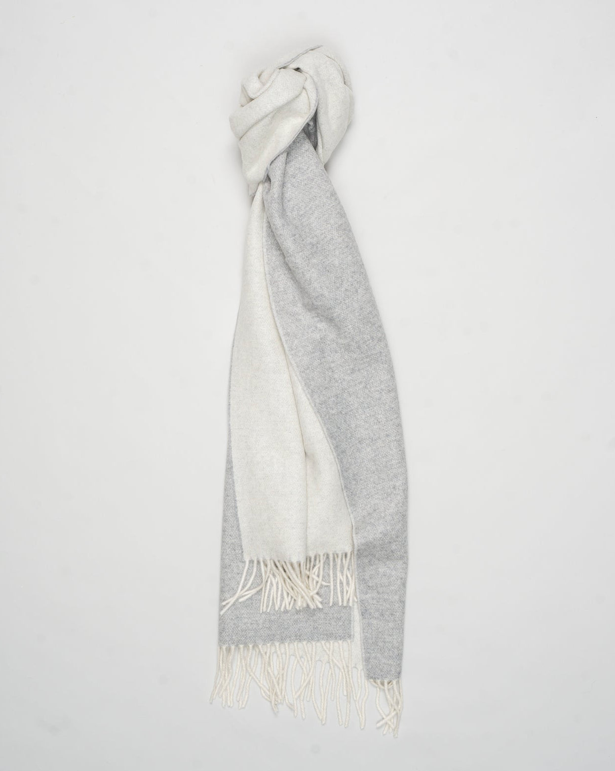 Size: 200cm x 52cm
Double Face
Article: 93101 / 91102
Color: 050 / Light Grey
Composition 80% Wool 20% Cashmere
Made in Italy Gran Sasso Wool & Cashmere Scarf / Light Grey