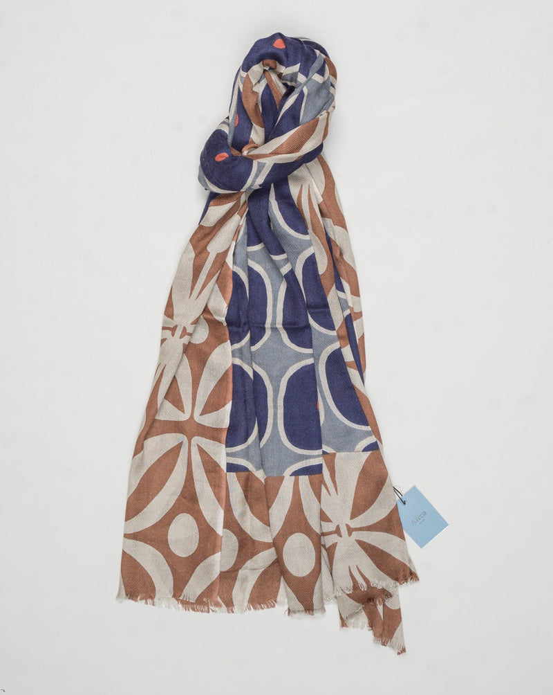 Article: 2560497
Color: 04 / Blue
Composition: 80% Modal 20% Wool
Measurements: 100cmx200cm Altea Geometric Modal &amp; Wool Scarf / Blue