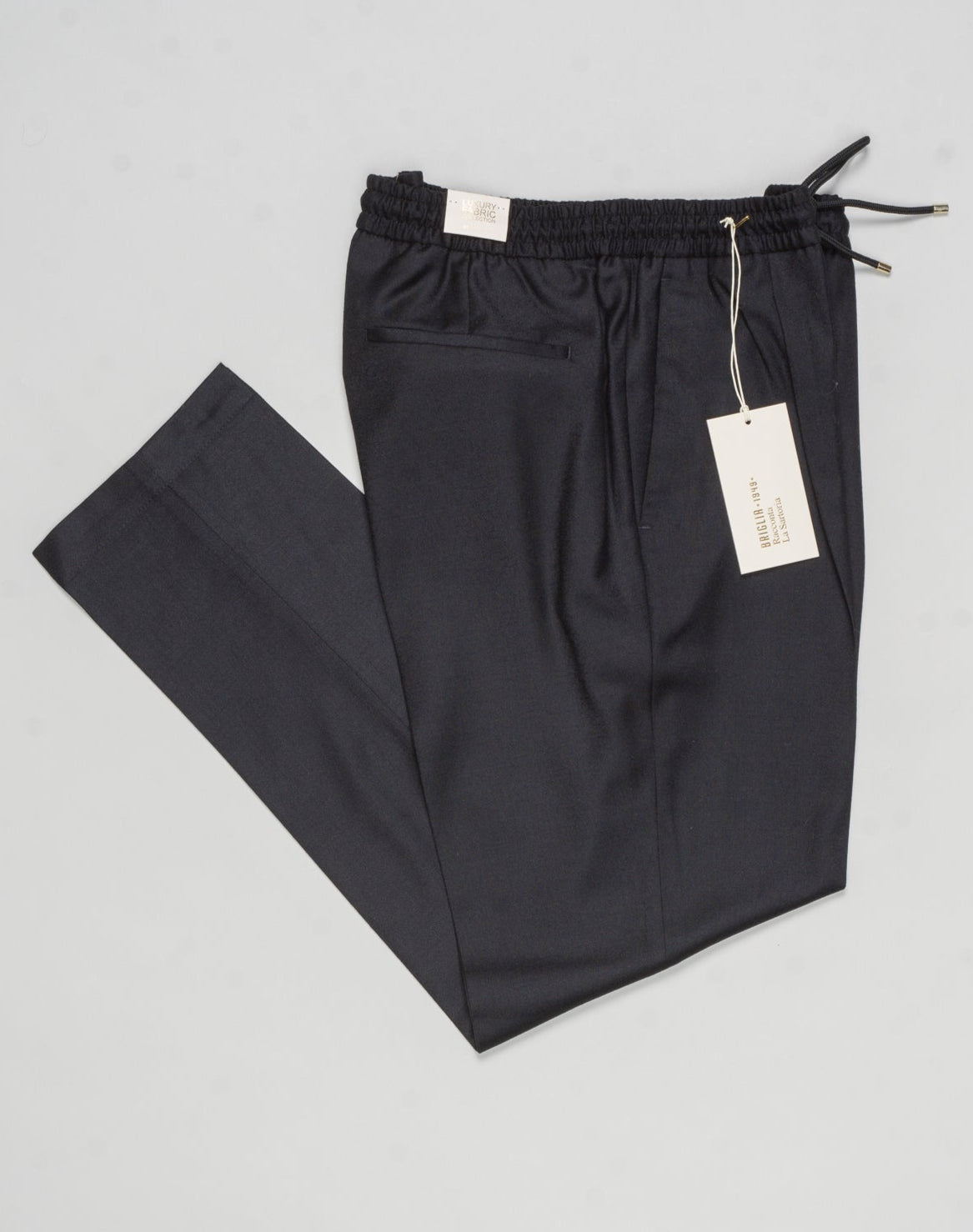 Article: 400123
Model: Wimbledons
Color: Black / 10
Composition: 90% Virgin Wool 10% Cashmere
Lining: 100% Cotton
One Pleat
Slanted side pockets
Drawstring waist
Made in Naples, Italy Briglia Drawstring Flannel Trousers / Black