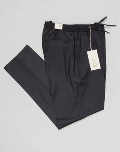 Article: 400123
Model: Wimbledons
Color: Black / 10
Composition: 90% Virgin Wool 10% Cashmere
Lining: 100% Cotton
One Pleat
Slanted side pockets
Drawstring waist
Made in Naples, Italy Briglia Drawstring Flannel Trousers / Black