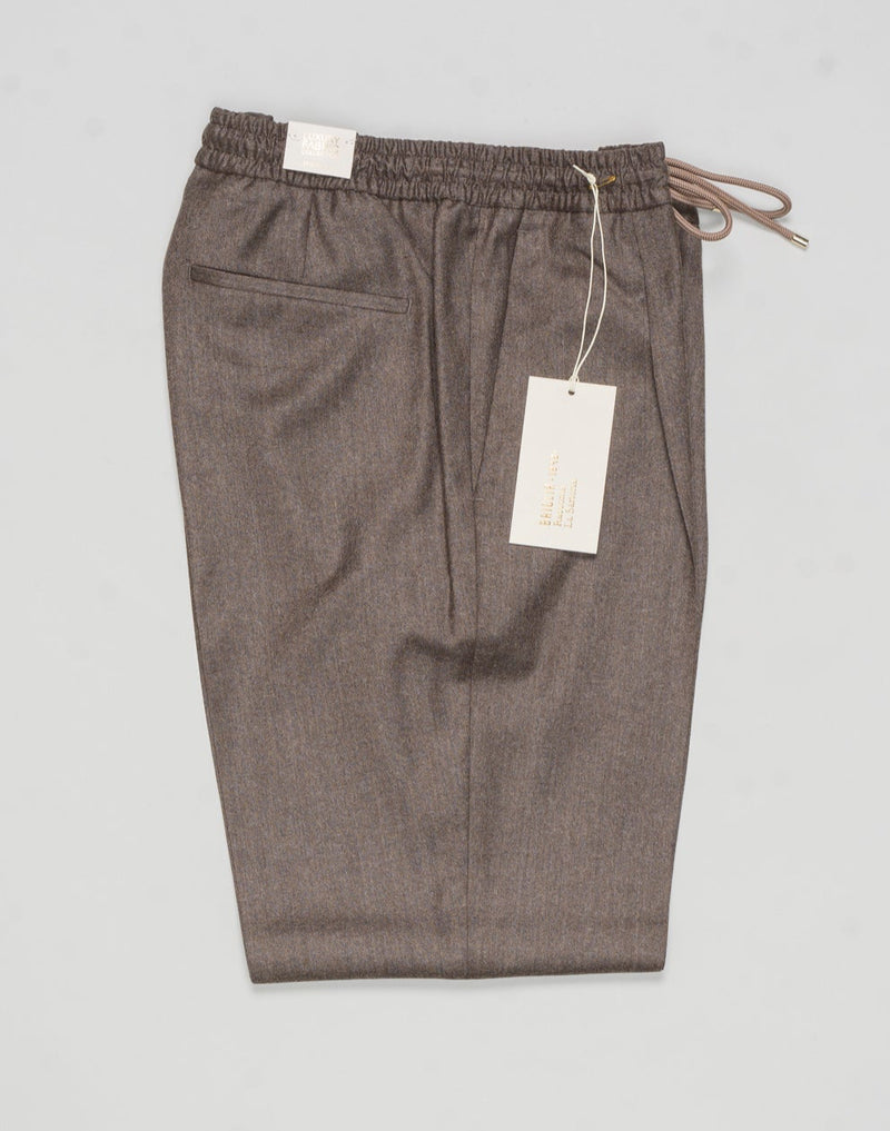 Article: 400123
Model: Wimbledons
Color: Brown / 36
Composition: 90% Virgin Wool 10% Cashmere
Lining: 100% Cotton
One Pleat
Slanted side pockets
Drawstring waist
Made in Naples, Italy Briglia Drawstring Flannel Trousers / Brown