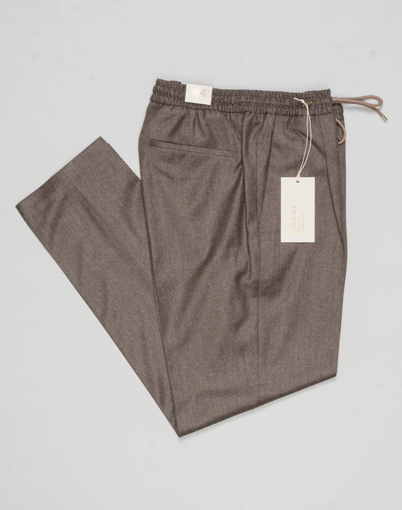 Article: 400123
Model: Wimbledons
Color: Brown / 36
Composition: 90% Virgin Wool 10% Cashmere
Lining: 100% Cotton
One Pleat
Slanted side pockets
Drawstring waist
Made in Naples, Italy Briglia Drawstring Flannel Trousers / Brown