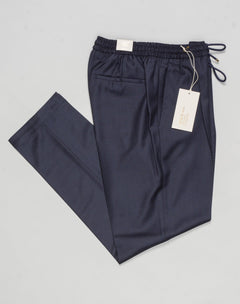 Article: 400123
Model: Wimbledons
Color: Navy / 11
Composition: 90% Virgin Wool 10% Cashmere
Lining: 100% Cotton
One Pleat
Slanted side pockets
Drawstring waist
Made in Naples, Italy Briglia Drawstring Flannel Trousers / Navy