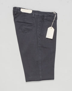 Article: 400009
Model: BG03
Color: Dark Grey / 90
Composition: 97% Cotton 3% Elastan
Lining: 100% Cotton
Flat front
Belt loops
Slanted side pockets
Made in Naples, Italy Briglia Garment Dyed Cotton Chinos / Dark Grey