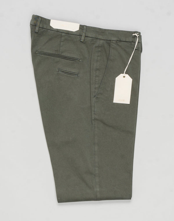Article: 400009
Model: BG03
Color: Dark Green / 72
Composition: 97% Cotton 3% Elastan
Lining: 100% Cotton
Flat front
Belt loops
Slanted side pockets
Made in Naples, Italy Briglia Garment Dyed Cotton Chinos / Dark Green