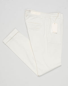 Article: 400009
Model: BG03
Color: Panna / 103
Composition: 97% Cotton 3% Elastan
Lining: 100% Cotton
Flat front
Belt loops
Slanted side pockets
Made in Naples, Italy Briglia Garment Dyed Cotton Chinos / Panna
