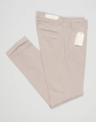 Article: 400009
Model: BG03
Color: Khaki / 43
Composition: 97% Cotton 3% Elastan
Lining: 100% Cotton
Flat front
Belt loops
Slanted side pockets
Made in Naples, Italy Briglia Garment Dyed Cotton Chinos / Khaki