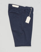 Article: 400009
Model: BG03
Color: Navy / 11
Composition: 97% Cotton 3% Elastan
Lining: 100% Cotton
Flat front
Belt loops
Slanted side pockets
Made in Naples, Italy Briglia Garment Dyed Cotton Chinos / Navy