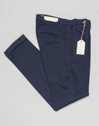 Article: 400009
Model: BG03
Color: Navy / 11
Composition: 97% Cotton 3% Elastan
Lining: 100% Cotton
Flat front
Belt loops
Slanted side pockets
Made in Naples, Italy Briglia Garment Dyed Cotton Chinos / Navy