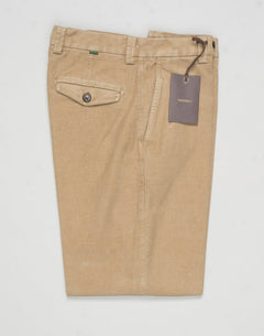 Model: Chiaiaff long-GD
Flat front
Front pockets: slanted
Back pocket left: welted&nbsp; &nbsp;right: with flap
Hemming: plain (chinos)
Article: dv2000x
Color: 3830 / Beige&nbsp;
Composition: 97% Cotton 3% Elastan&nbsp;
Made in Martina Franca, Italy Berwich Garment Dyed Chiaia Cotton Chinos / Beige