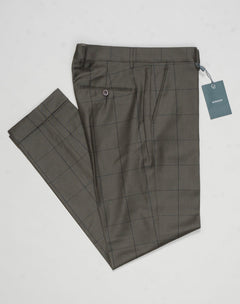 Model: Sauma20
Flat front
Front pockets: slanted
Back pockets: with button
Belt loops
3,5cm turn ups
Article: an1248
Color: Dark Green
Composition: 100% virgin wool natural stretch
Made in Martina Franca, Italy Berwich Windowpane Wool Trousers / Dark Green