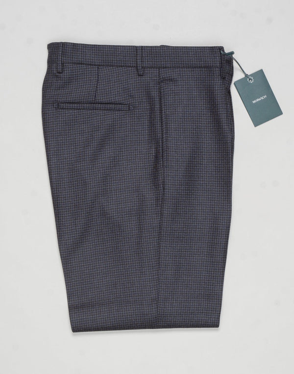 Model: Chiaia long
Single pleat
Front pockets: seam
Back pockets: welted
Hemming: 5cm turn ups
Article: ca2034
Color: Dark Navy
Composition: 100% Virgin wool natural stretch
Made in Martina Franca, Italy Berwich Puppytooth Trousers / Dark Navy