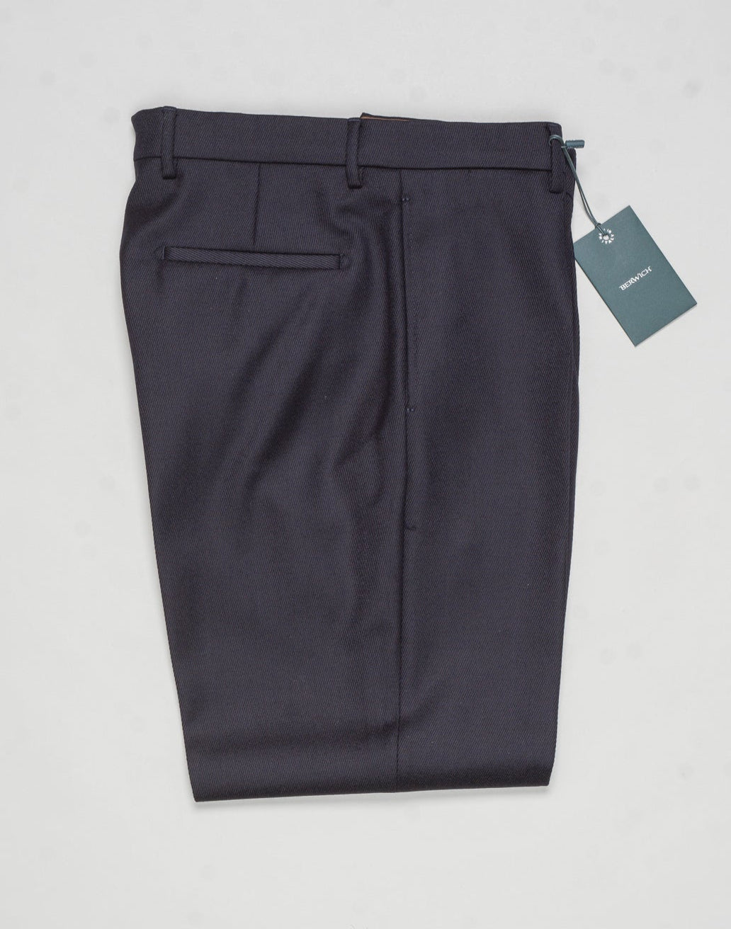 Model: Chiaia long
Single pleat
Front pockets: seam
Back pockets: welted
Hemming: 5cm turn ups
Article: ca1986
Color: Navy
Composition: 100% Virgin wool natural stretch
Made in Martina Franca, Italy Berwich Covert Wool Trousers / Navy