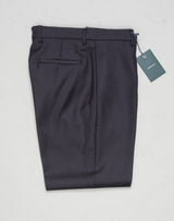 Model: Chiaia long
Single pleat
Front pockets: seam
Back pockets: welted
Hemming: 5cm turn ups
Article: ca1986
Color: Navy
Composition: 100% Virgin wool natural stretch
Made in Martina Franca, Italy Berwich Covert Wool Trousers / Navy