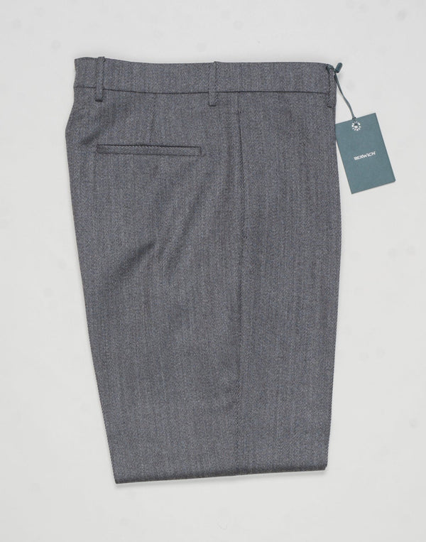 Model: Chiaia long
Single pleat
Front pockets: seam
Back pockets: welted
Hemming: 5cm turn ups
Article: ca1986
Color: Grey
Composition: 100% Virgin wool natural stretch
Made in Martina Franca, Italy Berwich Covert Wool Trousers / Grey