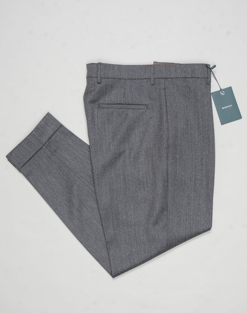 Model: Chiaia long
Single pleat
Front pockets: seam
Back pockets: welted
Hemming: 5cm turn ups
Article: ca1986
Color: Grey
Composition: 100% Virgin wool natural stretch
Made in Martina Franca, Italy Berwich Covert Wool Trousers / Grey