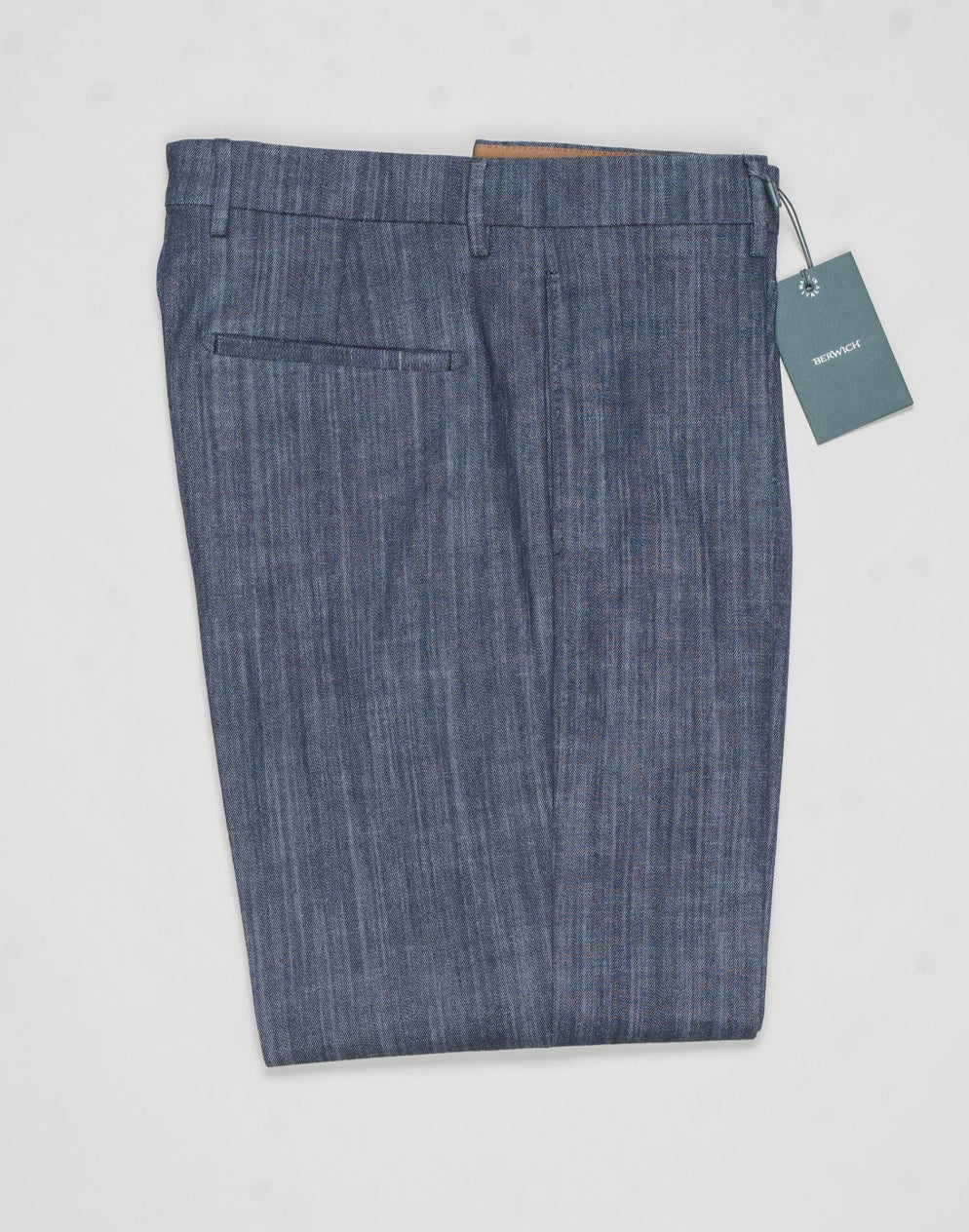 Model: Chiaia long
Single pleat
Front pockets: seam
Back pockets: welted
Hemming: 5cm turn ups
Article: UBULL01
Color: Navy / Denim look
Composition: 70% Cotton 27% Polyester 3% Elastan
Made in Martina Franca, Italy Berwich Bull Cotton Trousers / Navy