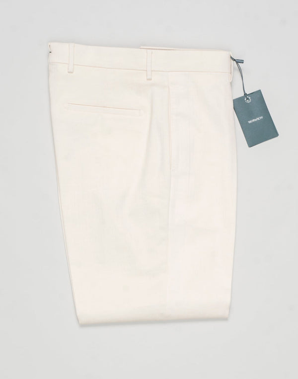 Model: Chiaia long
Single pleat
Front pockets: seam
Back pockets: welted
Hemming: 5cm turn ups
Article: UBULL01
Color: Ecru / Denim look
Composition: 70% Cotton 27% Polyester 3% Elastan
Made in Martina Franca, Italy Berwich Bull Cotton Trousers / Ecru