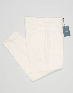 Model: Chiaia long
Single pleat
Front pockets: seam
Back pockets: welted
Hemming: 5cm turn ups
Article: UBULL01
Color: Ecru / Denim look
Composition: 70% Cotton 27% Polyester 3% Elastan
Made in Martina Franca, Italy Berwich Bull Cotton Trousers / Ecru