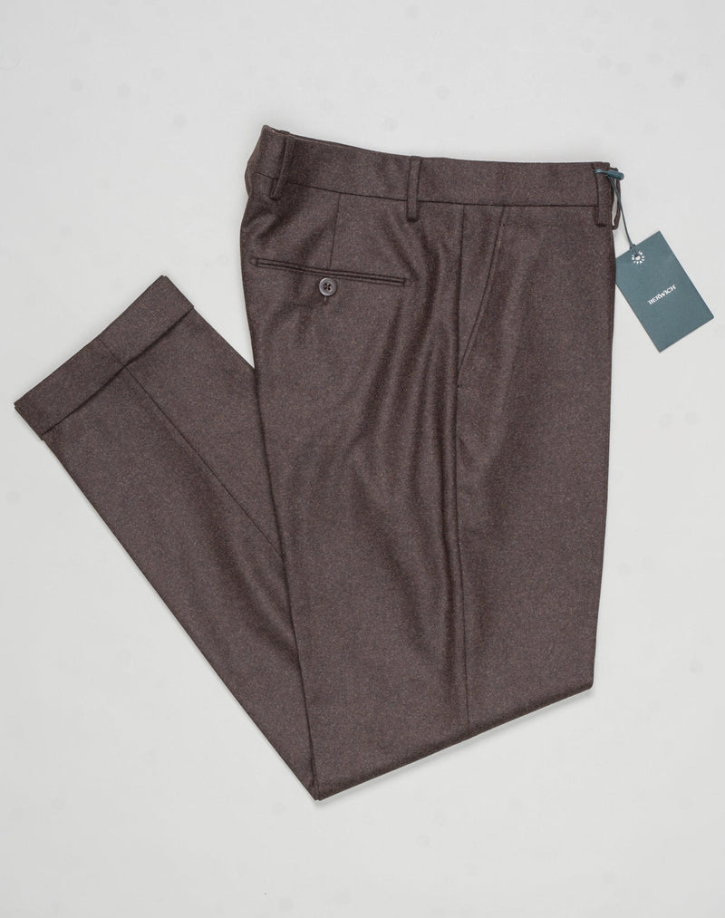 Model: Sauma20
Flat front
Front pockets: slanted
Back pockets: with button
Belt loops
3,5cm turn ups
Article: vb1504
Color: Brown
Composition: 100% virgin wool natural stretch
Made in Martina Franca, Italy Berwich VBC Flannel Trousers / Brown