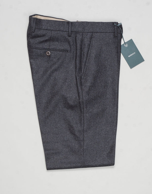 Model: Sauma20
Flat front
Front pockets: slanted
Back pockets: with button
Belt loops
3,5cm turn ups
Article: vb1504
Color: Antracite
Composition: 100% virgin wool natural stretch
Made in Martina Franca, Italy Berwich VBC Flannel Trousers / Antracite