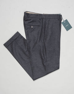 Model: Sauma20
Flat front
Front pockets: slanted
Back pockets: with button
Belt loops
3,5cm turn ups
Article: vb1504
Color: Antracite
Composition: 100% virgin wool natural stretch
Made in Martina Franca, Italy Berwich VBC Flannel Trousers / Antracite