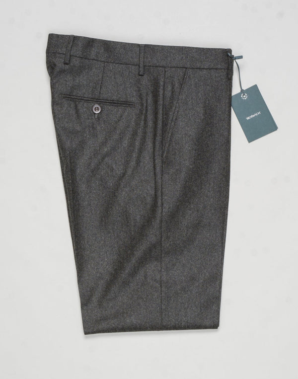 Model: Sauma20
Flat front
Front pockets: slanted
Back pockets: with button
Belt loops
3,5cm turn ups
Article: vb1504
Color: Army
Composition: 100% virgin wool natural stretch
Made in Martina Franca, Italy Berwich VBC Flannel Trousers / Army