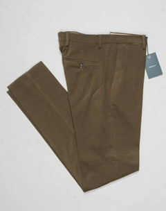 Composition: 98% Cotton 2% Elastan
Color: Army
Model: vulcano23
Flat front
Front pockets: seam
Back pockets: welted
Hemming: unfinished
Article: ts1620x
Made in Martina Franca, Italy Berwich Cotton Chinos / Army
