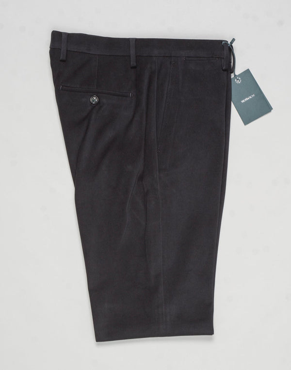 Composition: 98% Cotton 2% Elastan
Color: Black
Model: vulcano23
Flat front
Front pockets: seam
Back pockets: welted
Hemming: unfinished
Article: ts1620x
Made in Martina Franca, Italy Berwich Cotton Chinos / Black